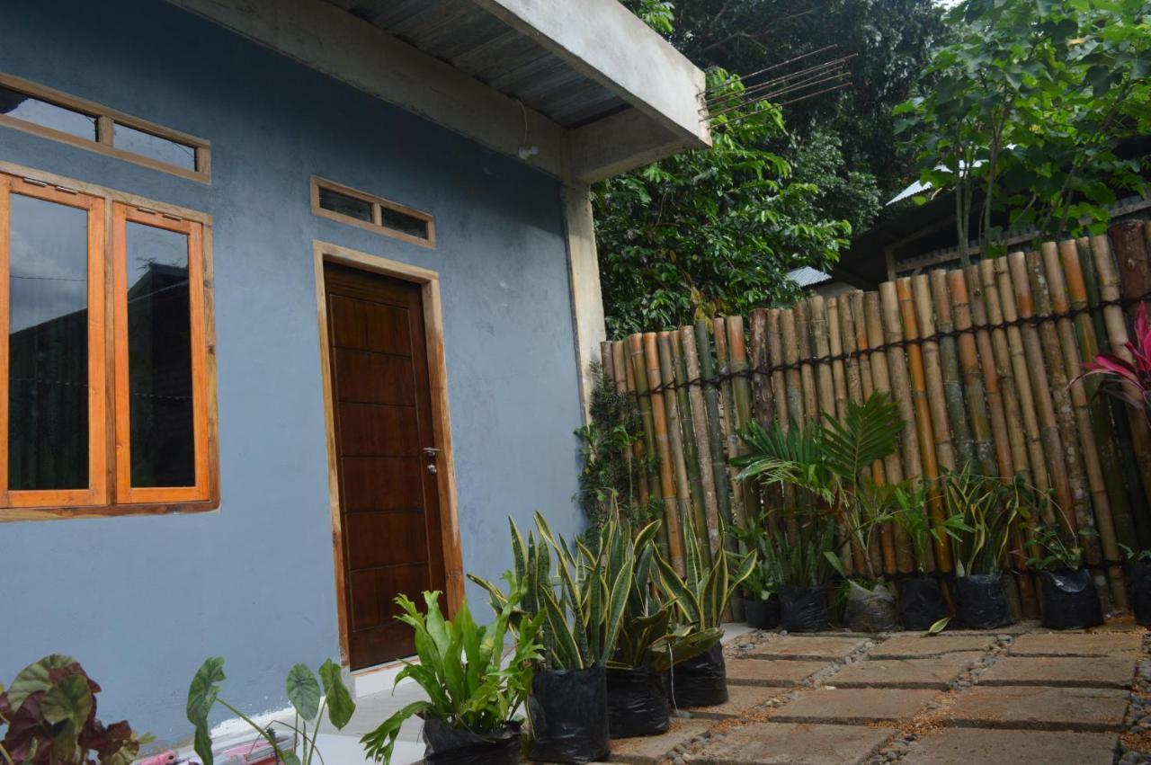 Labuan Bajo Mahoni Guesthouse Exterior foto