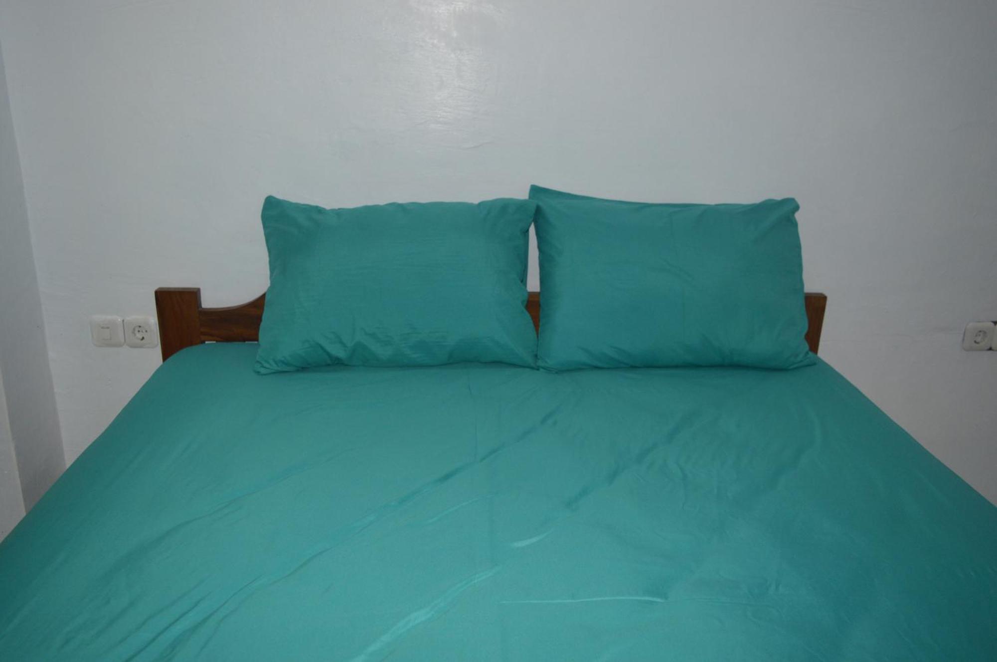 Labuan Bajo Mahoni Guesthouse Exterior foto