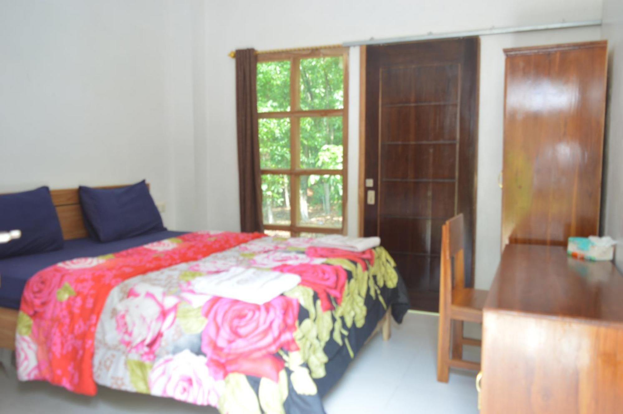Labuan Bajo Mahoni Guesthouse Exterior foto